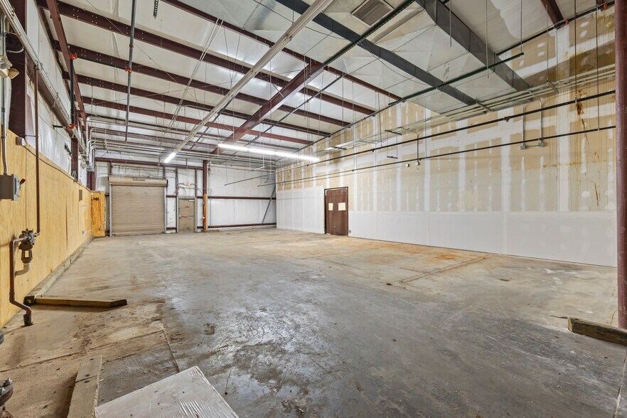 More Photos Of 4200 Skyhawk Pky, Martin Supermarket For Lease