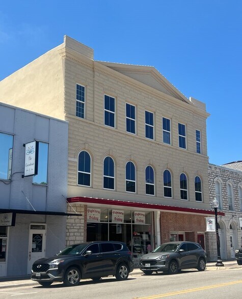 More Photos Of 213 E Central Ave, Belton Storefront Retail Residential For Sale