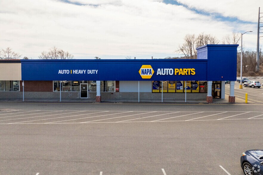 More Photos Of 51-79 Springfield St, Agawam Department Store For Lease