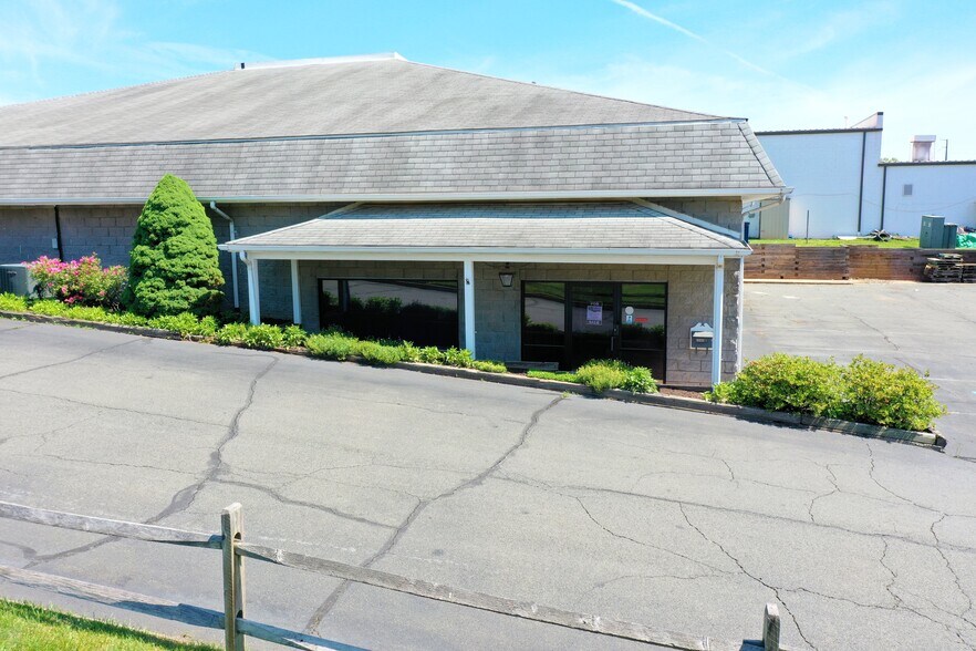 More Photos Of 9208 Venture Ct, Manassas Park Warehouse For Lease