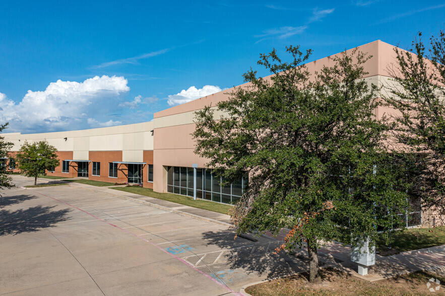 Primary Photo Of 5450 Stratum Dr, Fort Worth Showroom For Lease