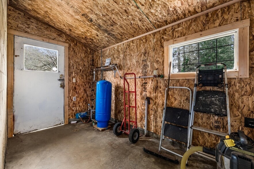 More Photos Of 7550 Logsden Rd, Logsden Convenience Store For Sale