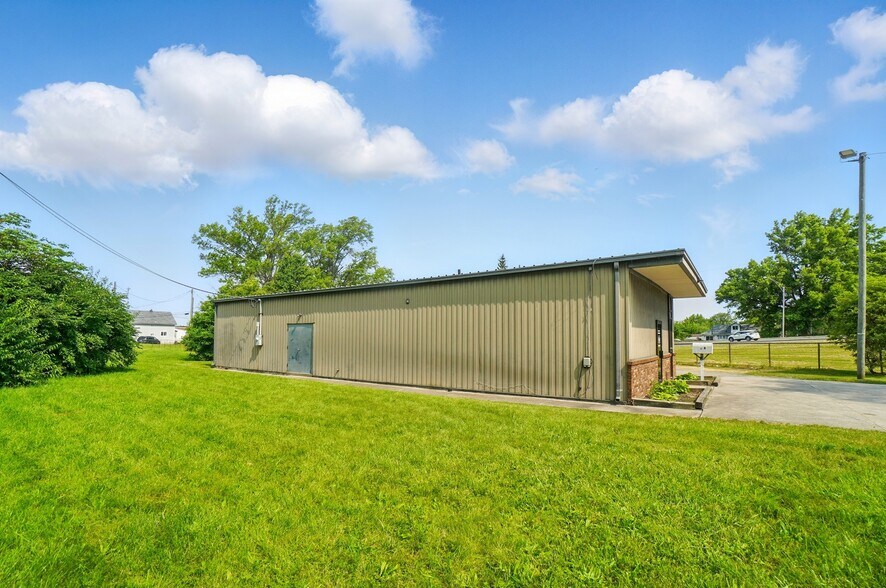 More Photos Of 1007 N Center St, Lima Light Distribution For Sale