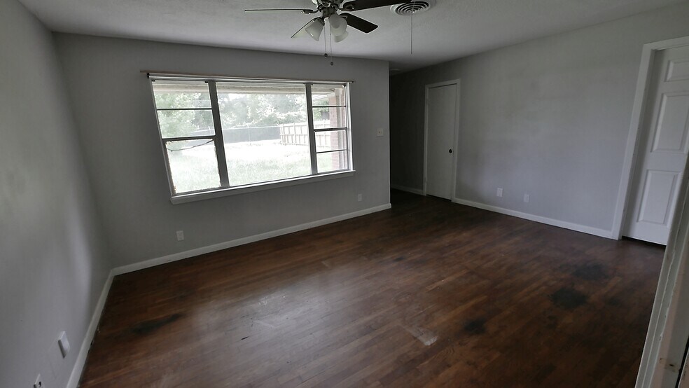More Photos Of 7115 Satsuma Dr, Houston Unknown For Lease