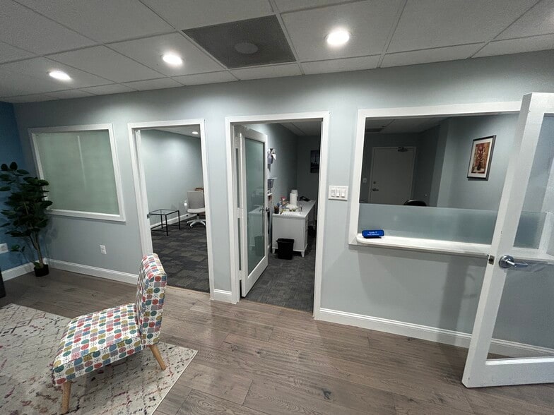 More Photos Of 7945 Macarthur Blvd, Cabin John Office For Lease