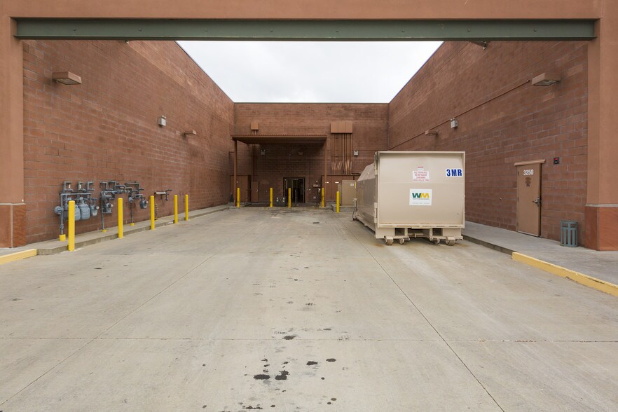 More Photos Of 3250 Gateway Blvd, Prescott Unknown For Lease