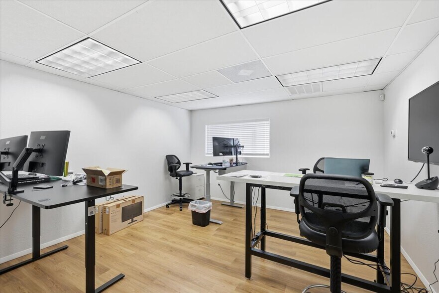 More Photos Of 711 60th St Ct E, Bradenton Light Distribution For Sale