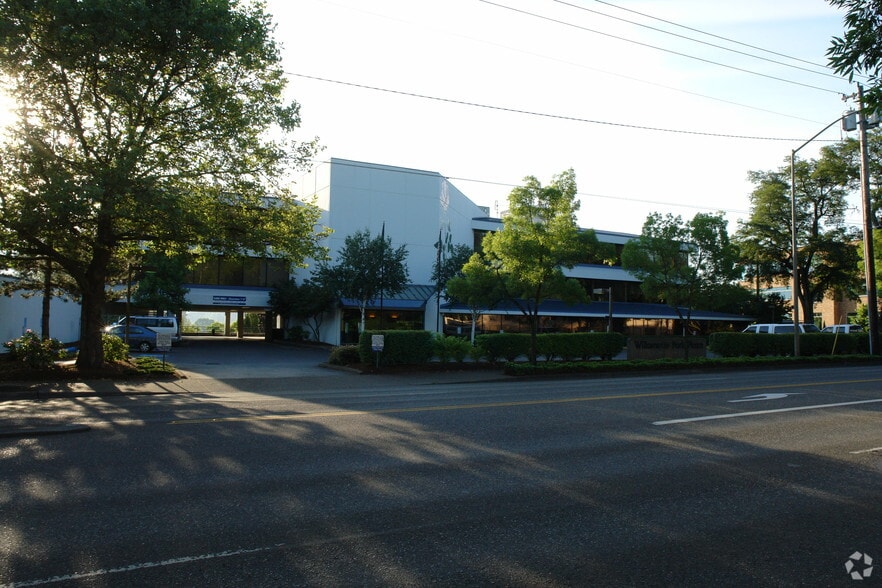 More Photos Of 6420 S Macadam Ave, Portland Office For Lease