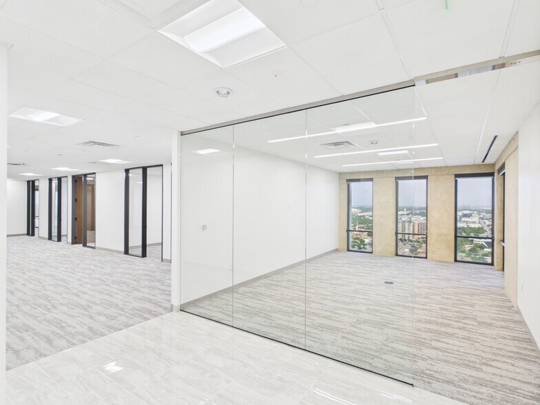 More Photos Of 1341 W Mockingbird Ln, Dallas Office For Lease