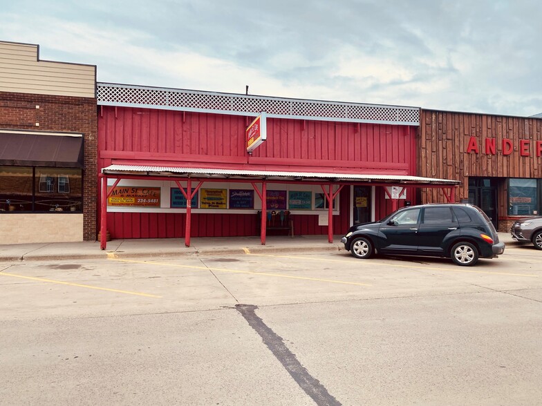 Primary Photo Of 117 S Main St, Chamberlain Restaurant For Sale