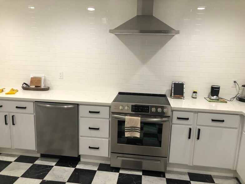 More Photos Of 124 N Townsend Ave, Los Angeles Loft Creative Space For Sale