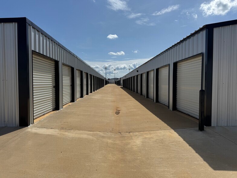 More Photos Of 975 Houston st, Bullard Self Storage For Sale