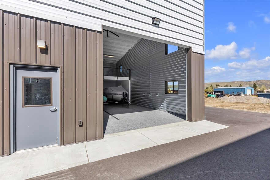 More Photos Of 453 Commerce St, Hayden Office For Sale