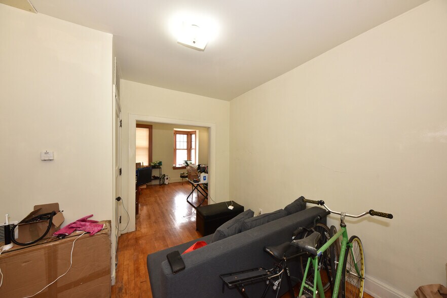 More Photos Of 2670-2672 N Holton St, Milwaukee General Retail For Sale