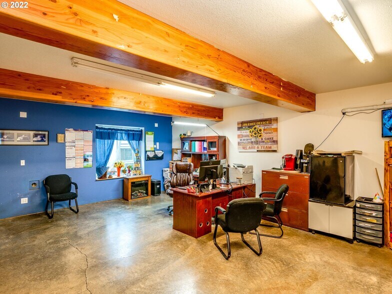More Photos Of 4190 Highway 101 N, Tillamook Warehouse For Sale