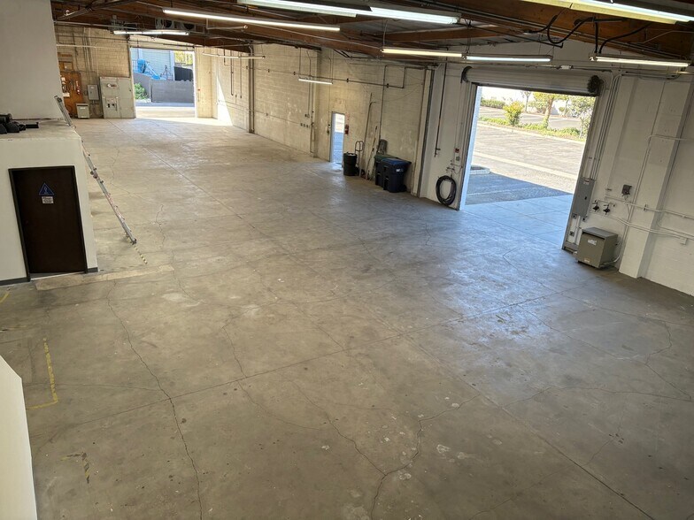More Photos Of 5450 Tech Cr, Moorpark Manufacturing For Lease