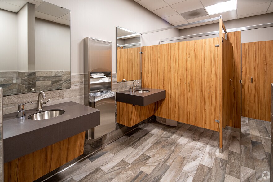 More Photos Of 1911 Nicollet Ave, Minneapolis Medical For Lease