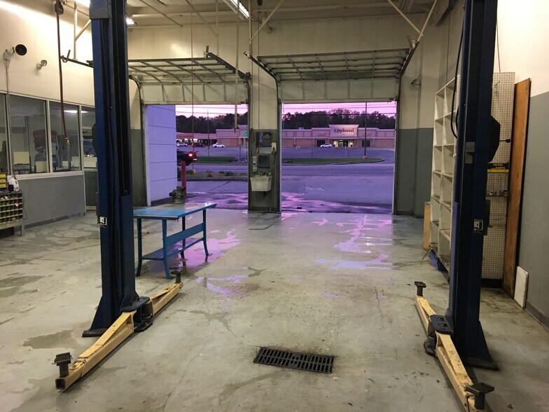 More Photos Of 2117 Shorter Ave SW, Rome Auto Repair For Sale