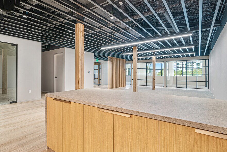 More Photos Of 885 N Railroad Ave, West Palm Beach Unknown For Lease