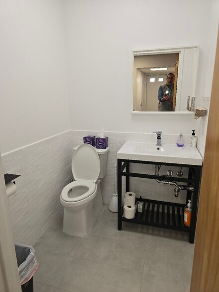 More Photos Of 19 Orchard St, Manhasset Office For Lease