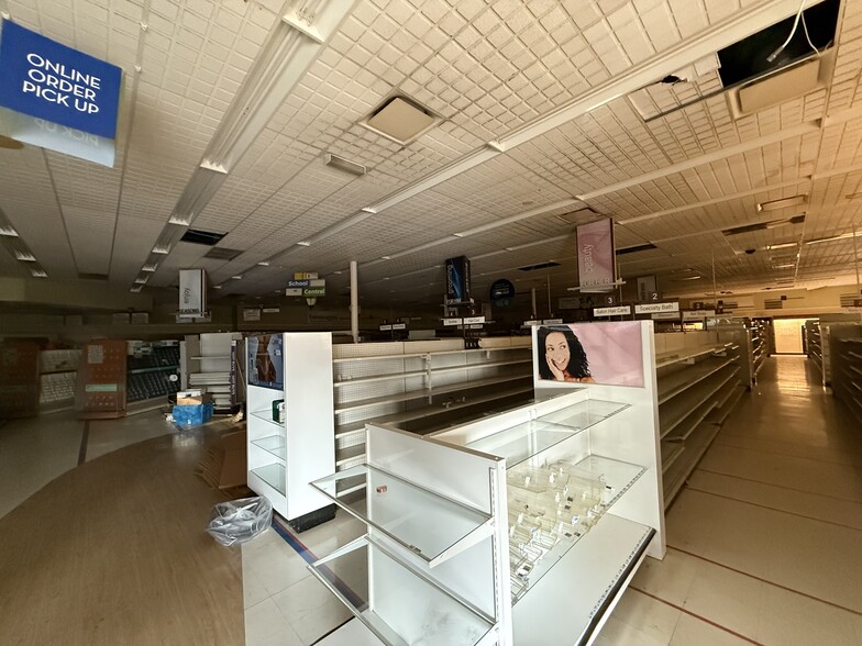 More Photos Of 8130 Roosevelt Blvd, Philadelphia Drugstore For Sale
