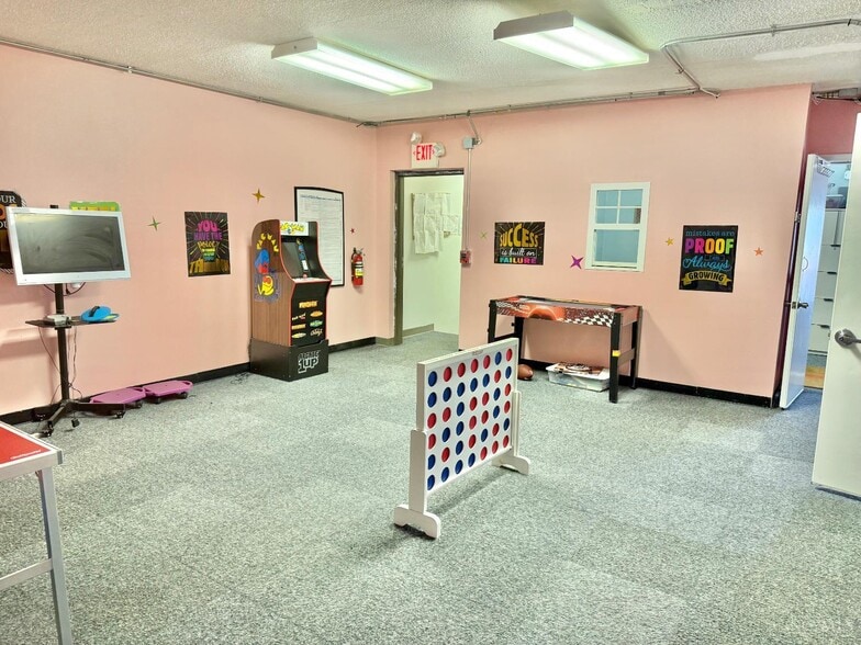 More Photos Of 3829 North Bend Rd, Cincinnati Office For Sale