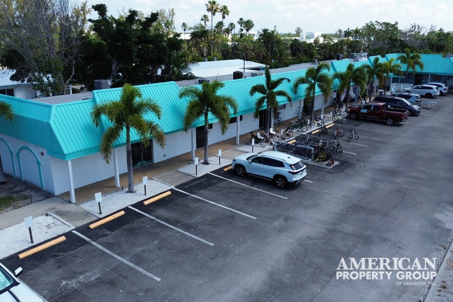 More Photos Of 5610 Gulf of Mexico Dr, Longboat Key Restaurant For Sale