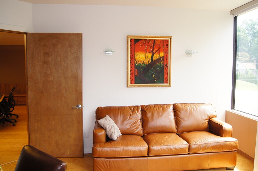 More Photos Of 245 Saw Mill River Rd, Hawthorne Medical For Sale
