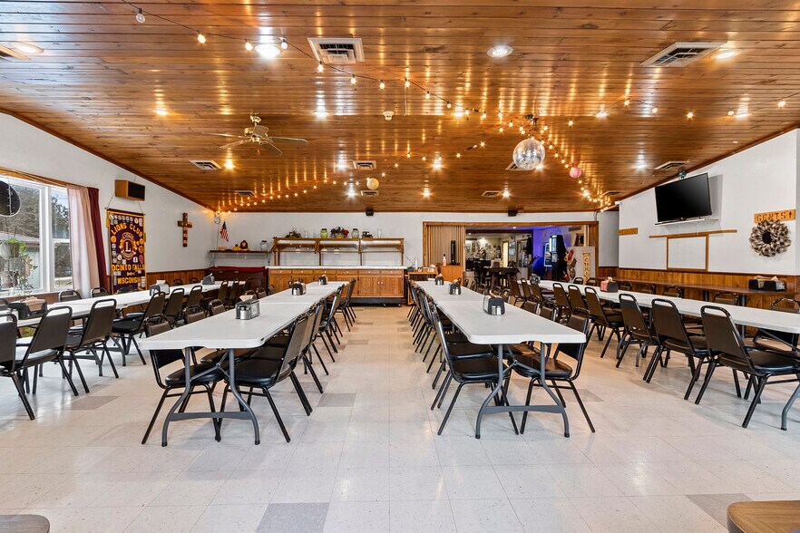 More Photos Of 211 N Maple Ave, Oconto Falls Restaurant For Sale