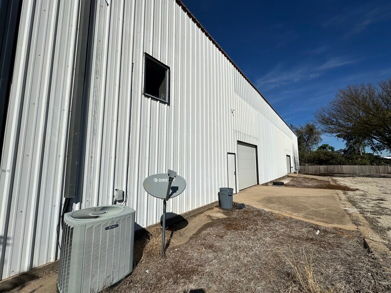 More Photos Of 3015 Burleson Blvd, Burleson Warehouse For Sale