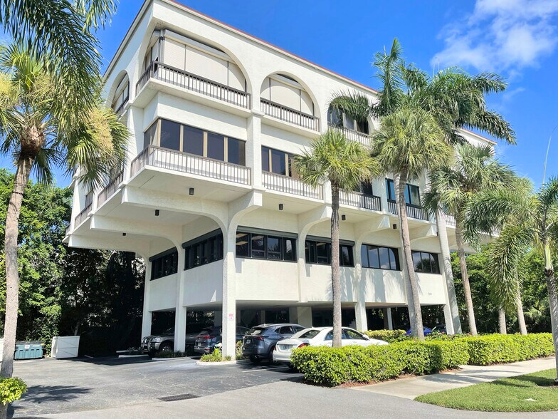 More Photos Of 700 11th St S, Naples Office For Sale