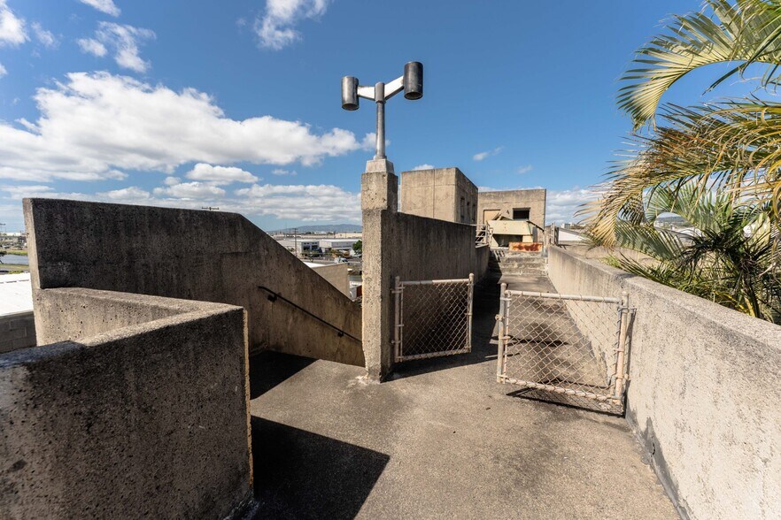 More Photos Of 917 Kokea St, Honolulu Office For Lease