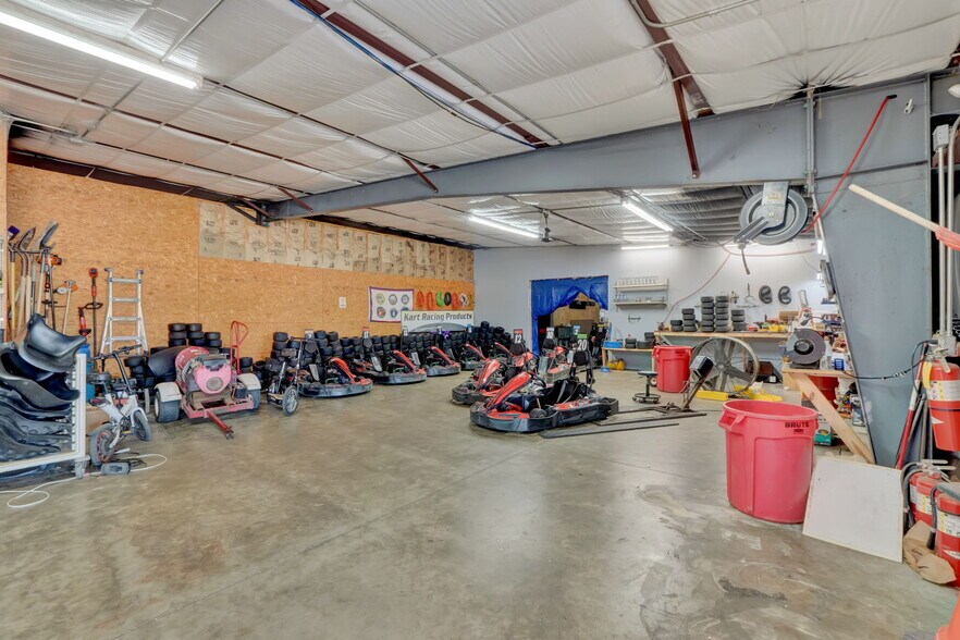 More Photos Of 5821 Pit Rd, Bushnell Flex For Sale