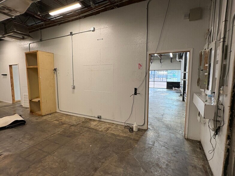 More Photos Of 1602 N Mechanic St, El Campo Land For Lease
