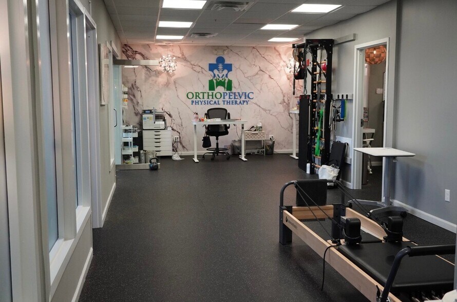 More Photos Of 46169 Westlake Dr, Sterling Medical For Sale