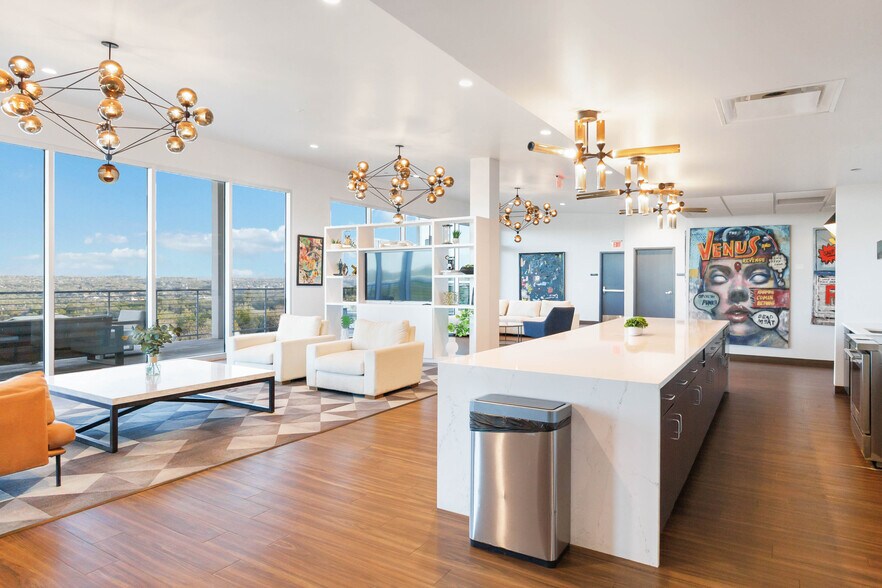 More Photos Of 4229 N FM 620 Hwy, Austin Showroom For Lease