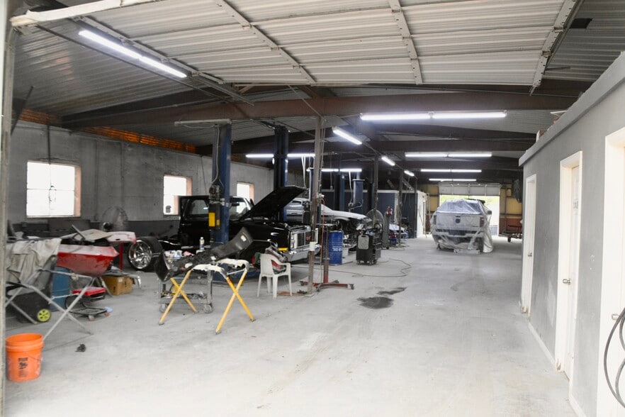 More Photos Of 117 Commercial St, Garland Warehouse For Sale