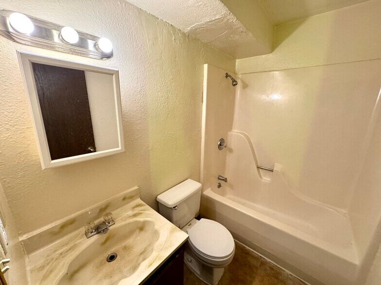 More Photos Of 913 Joliet Dr, Cahokia Apartments For Sale