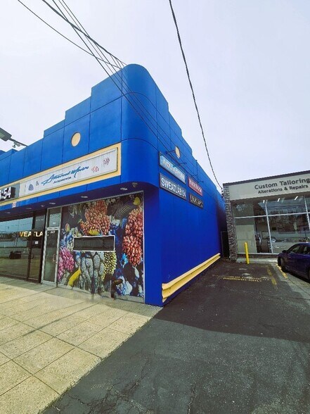 More Photos Of 1079-1083 Willis Ave, Albertson Storefront For Lease