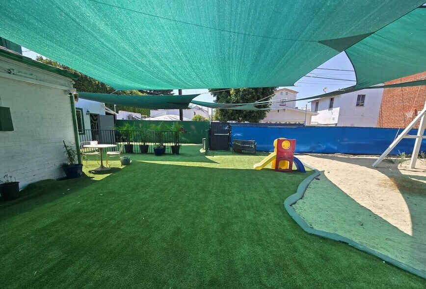 More Photos Of 175-177 S Robertson Blvd, Beverly Hills Storefront For Lease