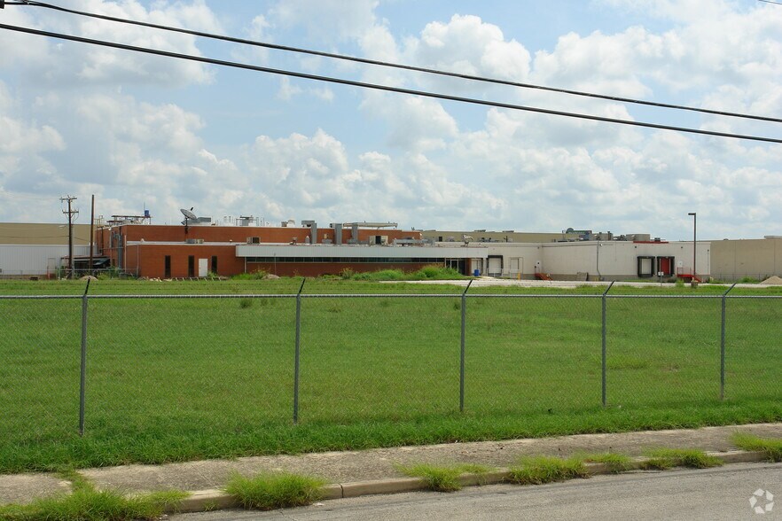 More Photos Of 1930 Hormel Dr, San Antonio Industrial For Sale