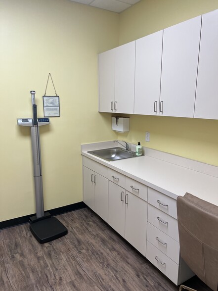 More Photos Of 7205 S 51st Ave, Laveen Medical For Lease