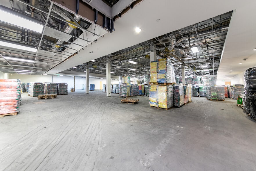 More Photos Of 15001 S Figueroa St, Gardena Distribution For Lease