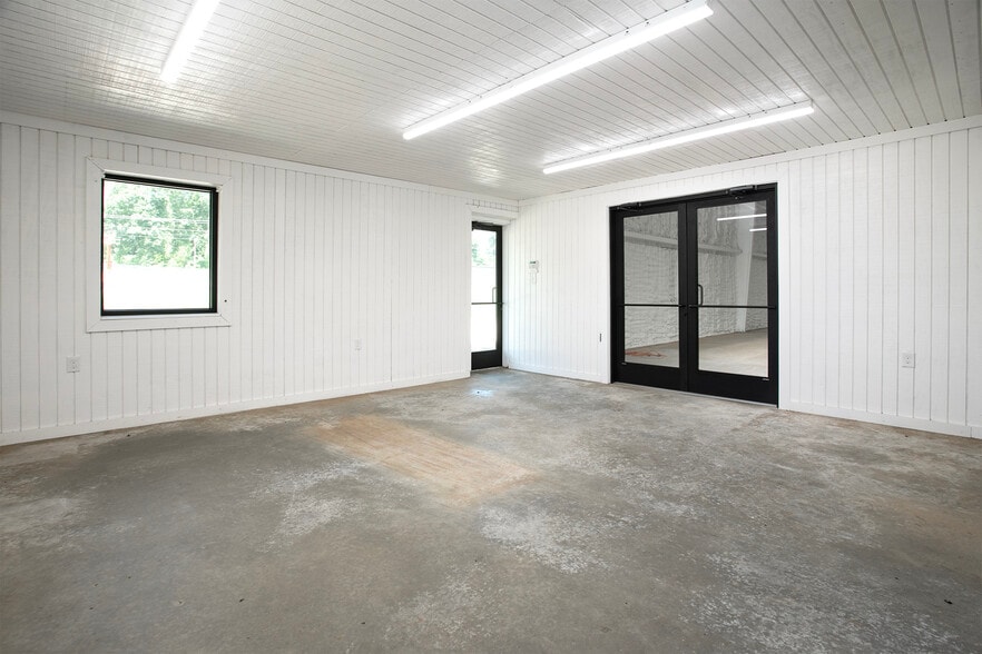 More Photos Of 15503 TX-110, Whitehouse Warehouse For Lease