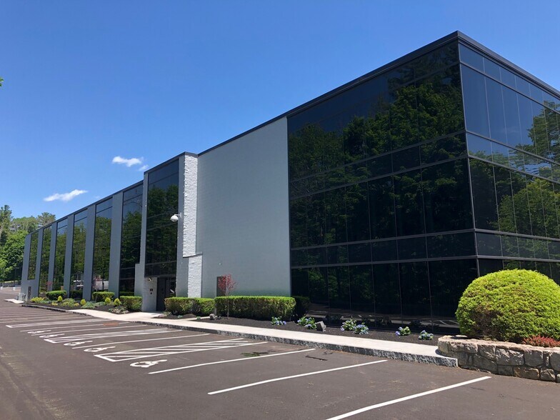 More Photos Of 4 Northeastern Blvd, Salem Office For Lease