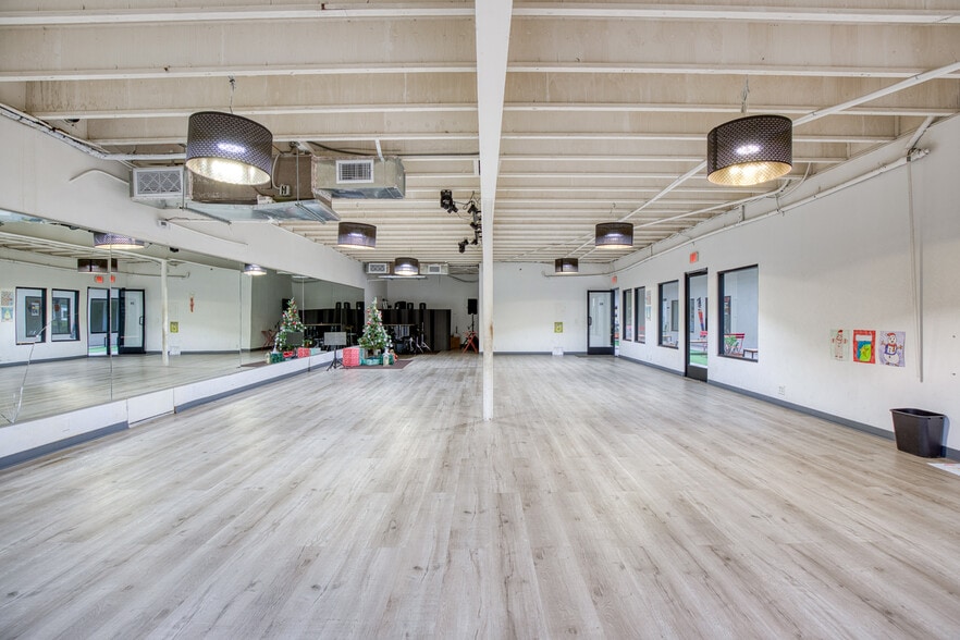 More Photos Of 8311 Westminster Blvd, Westminster Medical For Lease