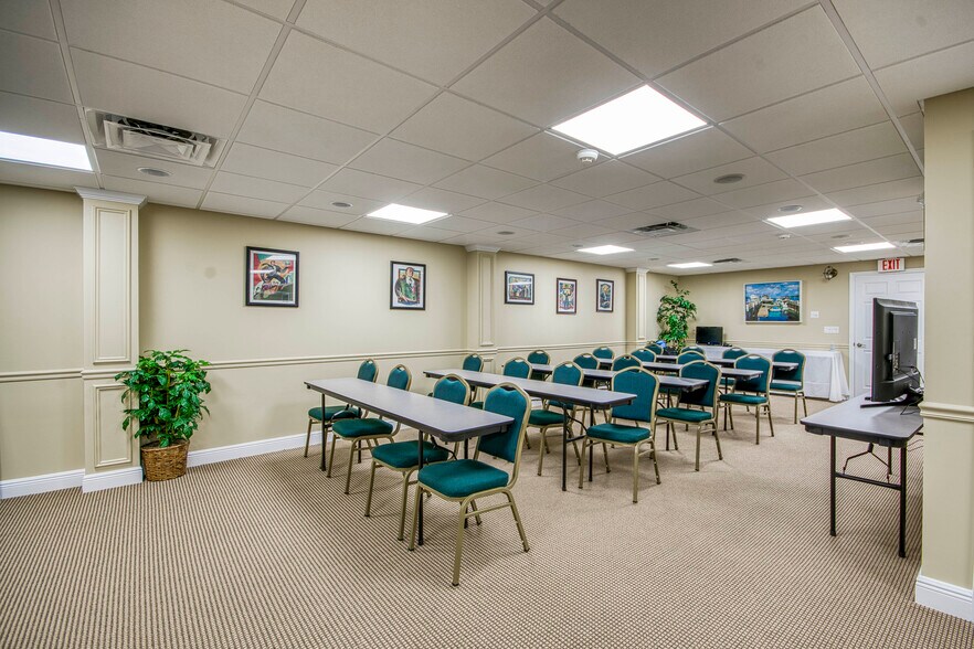 More Photos Of 2662-2698 SE Willoughby Blvd, Stuart Office For Sale