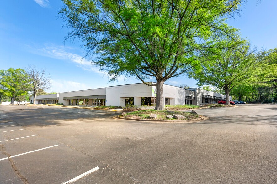 More Photos Of 8601 Dunwoody Pl, Sandy Springs Light Manufacturing For Lease