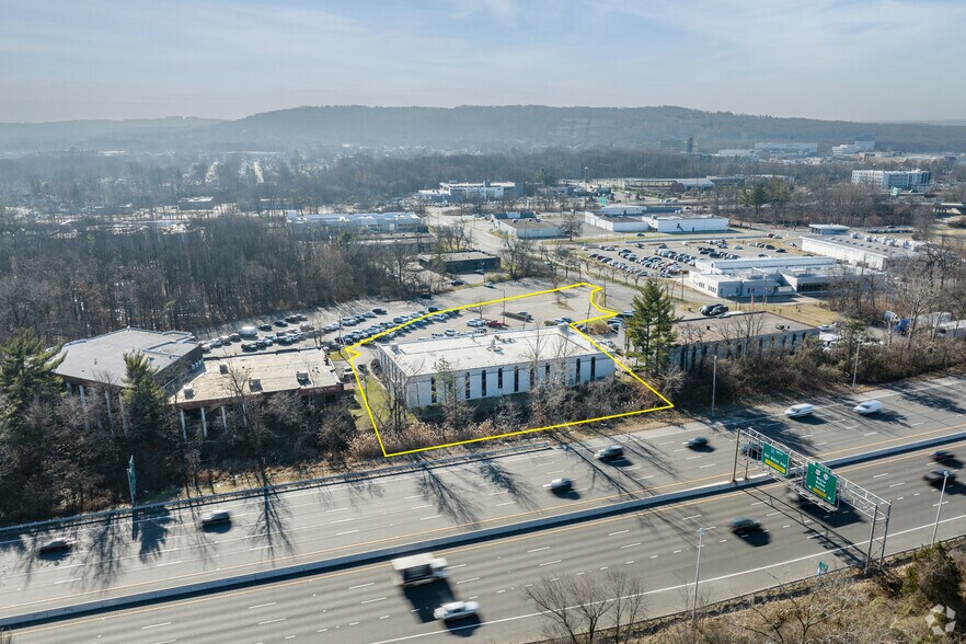 More Photos Of 40 Galesi Dr, Wayne Office For Lease