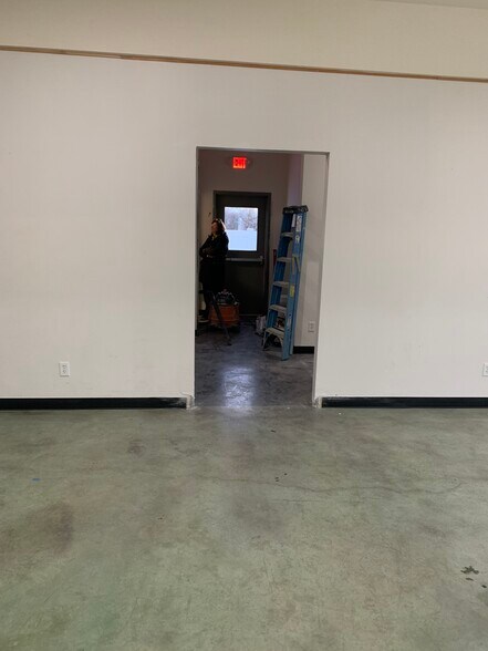 More Photos Of 103 2nd st, Gardiner Storefront For Lease